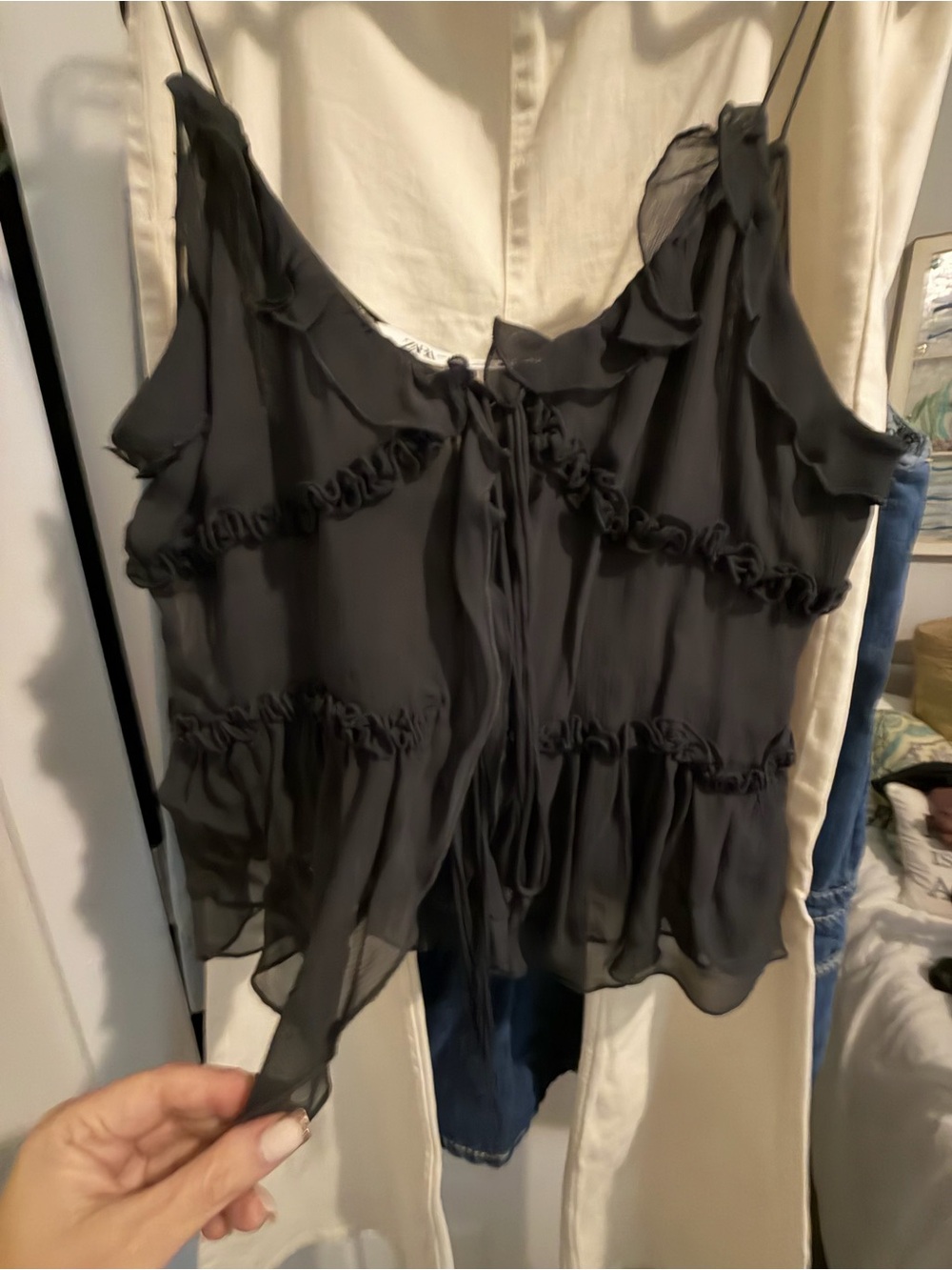 ZARA TO DIE FOR TOO!! DARN ANOTHER BLK TOP U WISH U GOT !!!! NICE NICE FLOWY♥️